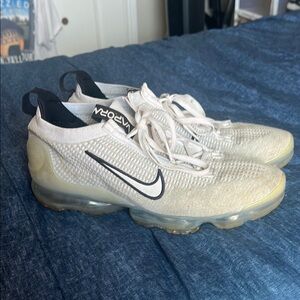 Nike White and Black Sneakers